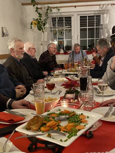 In harmonischer Atmosphäre fand unsere diesjährige Weihnachtsfeier im Gasthof „Zur Mühle“ in Munderloh statt. Wir haben an dem Abend Helmut Förster, Hans-Gerd und Brigitte Behrens  für 50 Jahre Mitgliedschaft und ihr starkes Engagement  in der CDU geehrt und ihnen die Ehrenurkunde überreicht. 